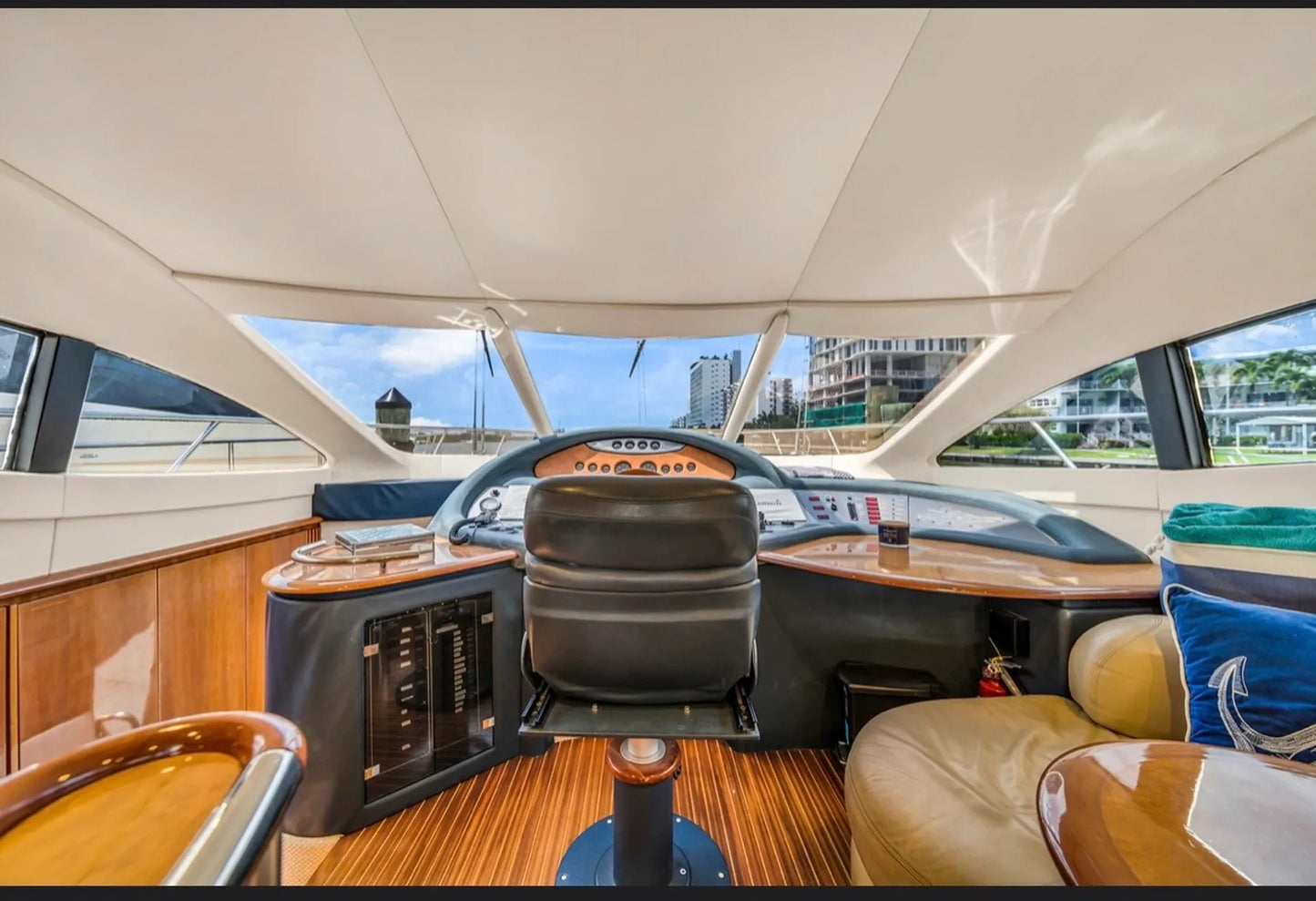 70’ Ft Miami Sealine Yacht