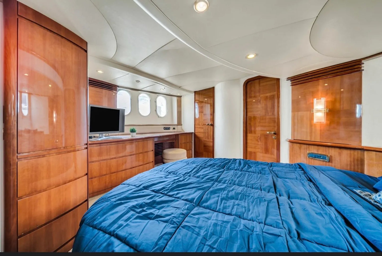70’ Ft Miami Sealine Yacht