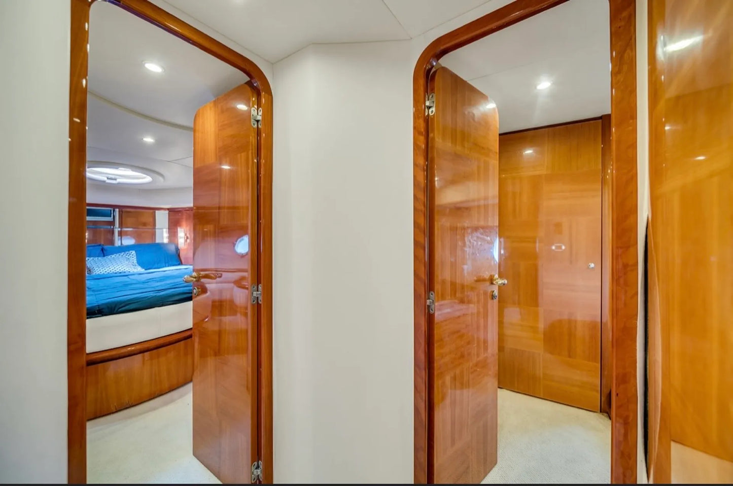 70’ Ft Miami Sealine Yacht