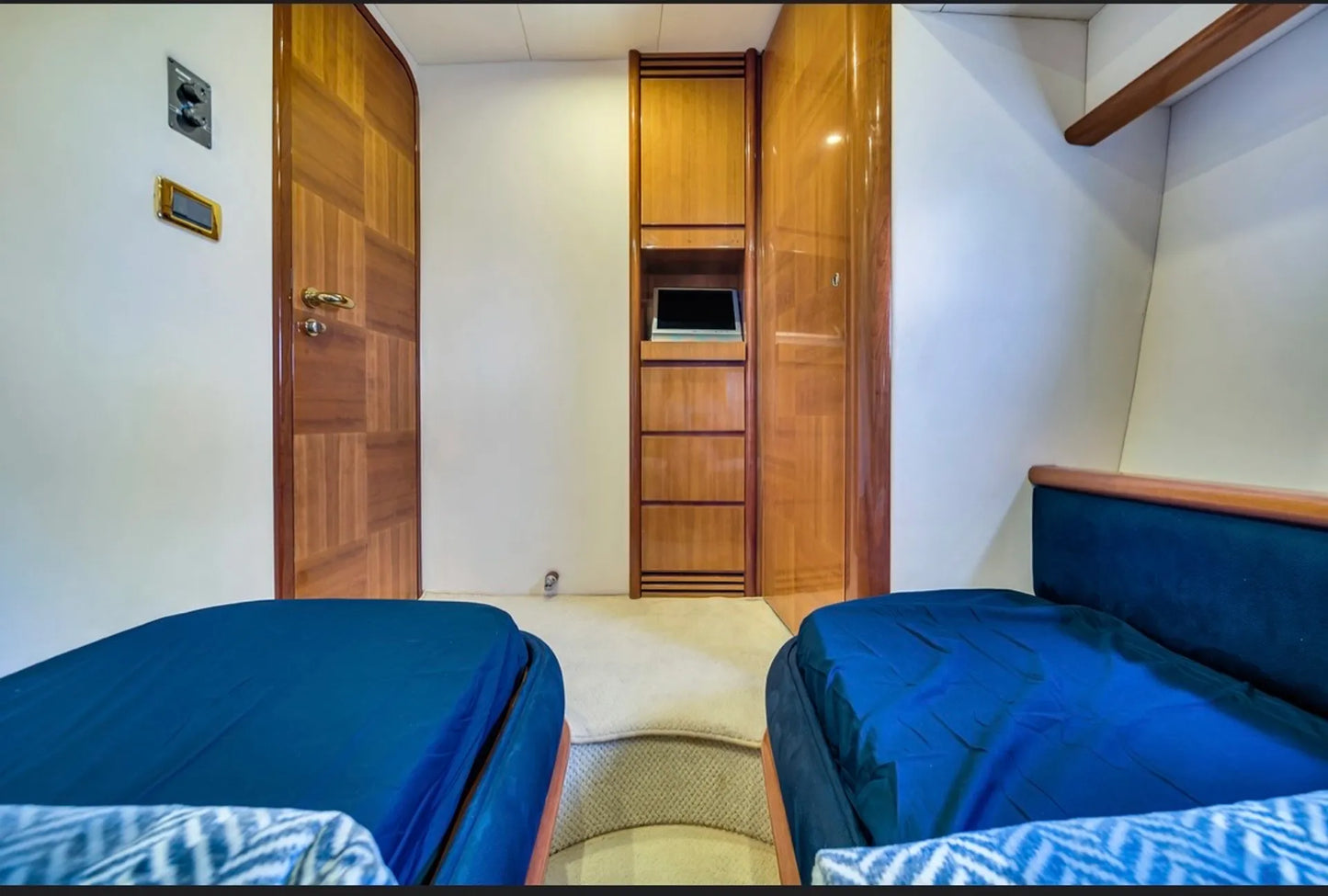 70’ Ft Miami Sealine Yacht